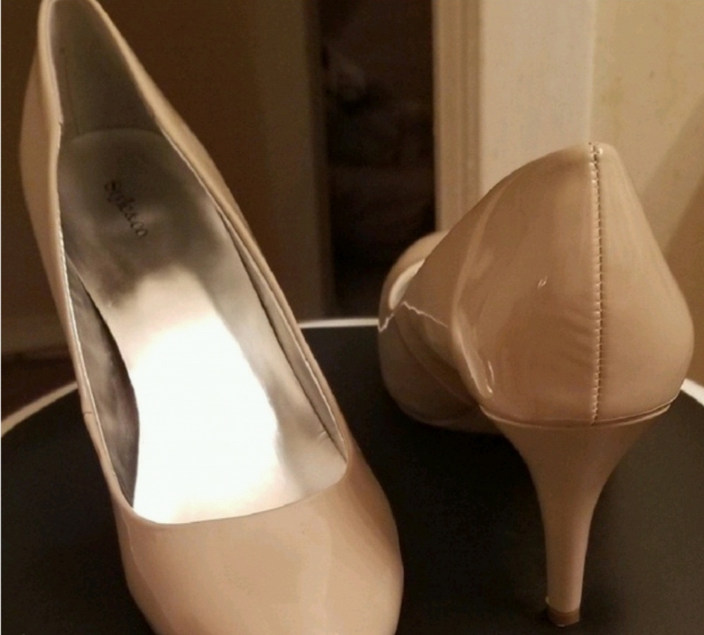 STYLE & CO NEUTRAL HEELS - Picture 2 of 3